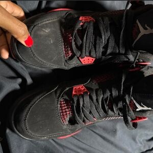 Jordan 4 Retro
Red Thunder